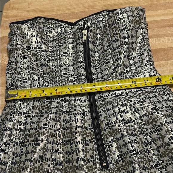 Small ( petit) Gold and Black Strapless Dress - Picture 4 of 5